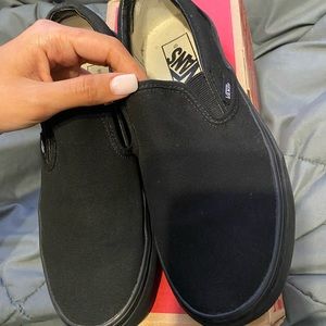 black slip-on vans size 5.5 men / 7 women